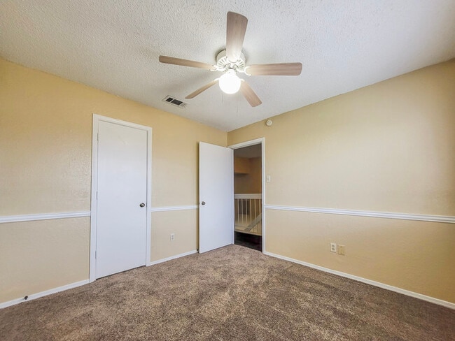 Building Photo - ARLINGTON COZY HOME 3/2/2