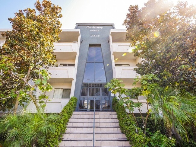 Building Photo - Stunning Upgraded 1 Bed/1 Bath with a Spacious Floorplan & Balcony!