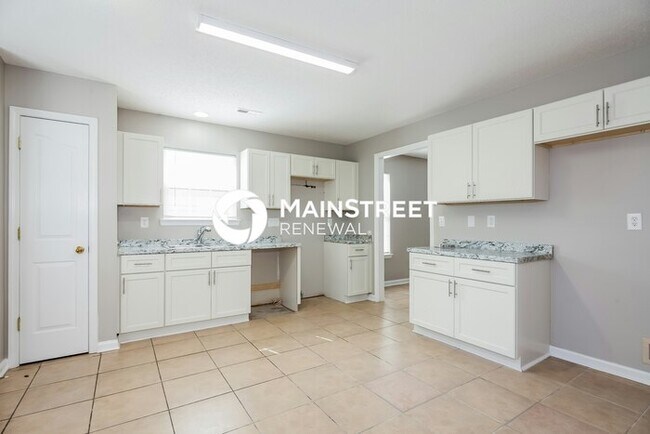 Building Photo - 4 Bedroom Pet-Friendly Home in Charlotte, NC with Main Street Renewal