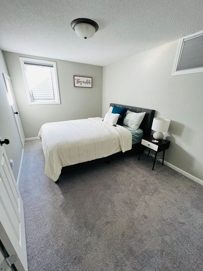 Building Photo - Beautiful 4 Bed 3 Bath Home for Rent! Great Location, Modern Updates!