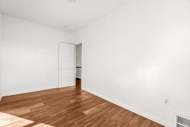 Building Photo - 236 Wood St