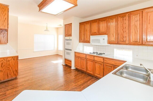 Building Photo - 5921 Back Bay Ln