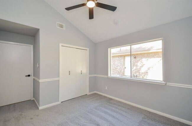 Building Photo - 48 Artesia