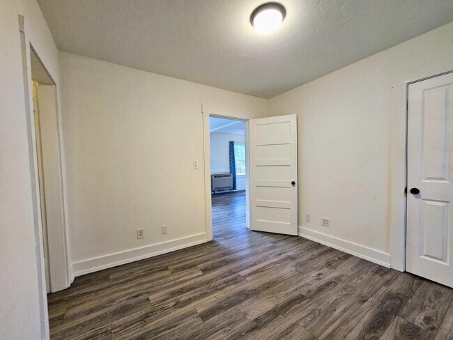 Building Photo - 508 Binghampton St