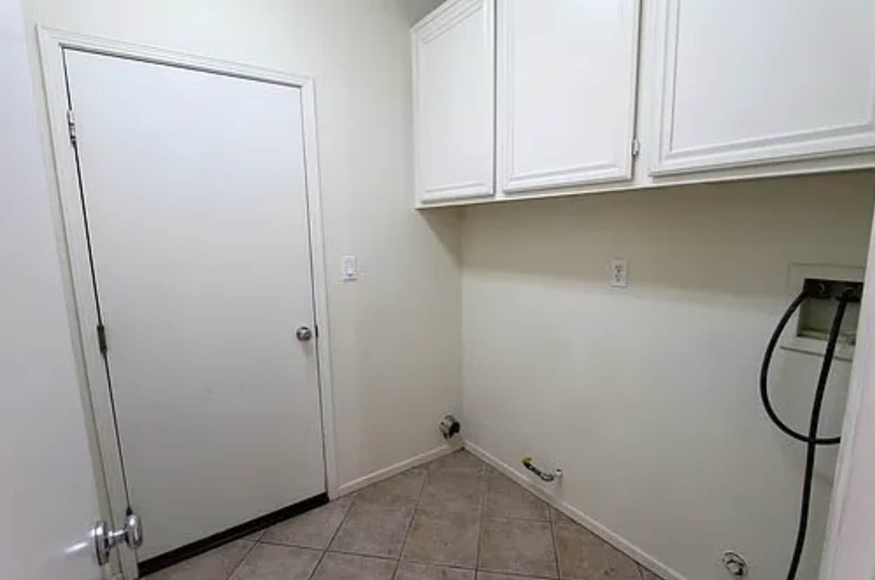 Building Photo - 40269 Miklich Dr