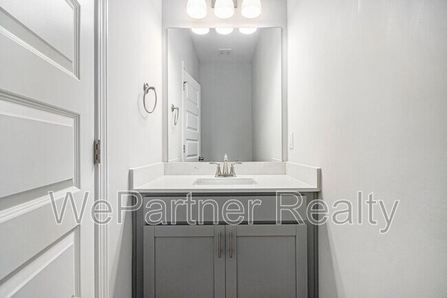 Building Photo - 124 Crest Pointe S
