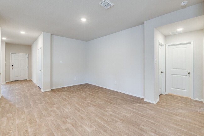 Building Photo - 4 BR + STUDY/ 3 BA in Seguin - 2042 SF One...