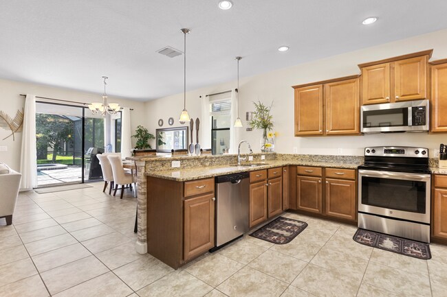 Kitchen - 1463 Myrtlewood St