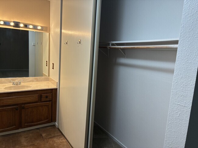 Building Photo - 3400 Sullivan Ct