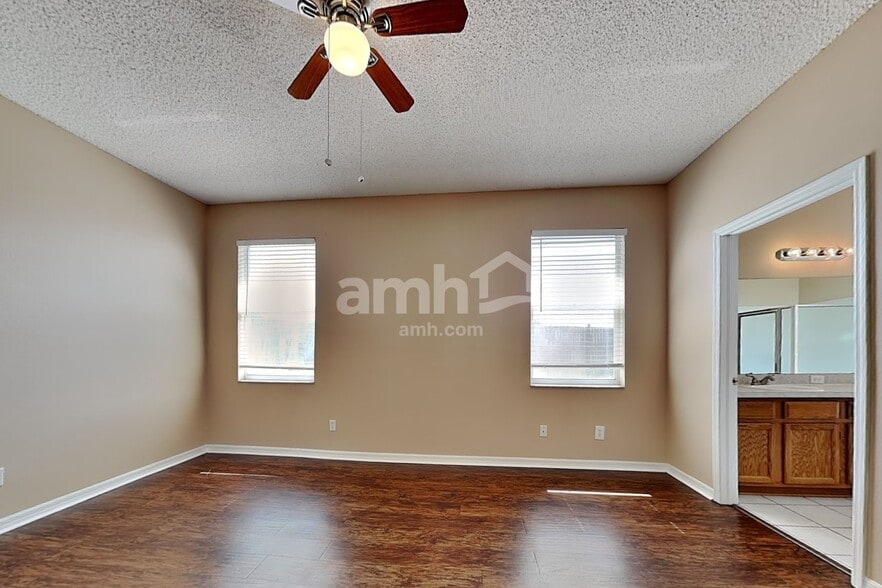 Building Photo - 443 Sand Ridge Dr