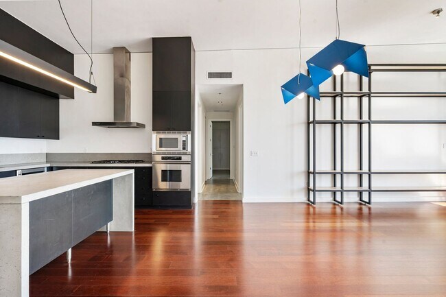 Building Photo - The Civic - 2 bed/2 bath, east facing 16th...