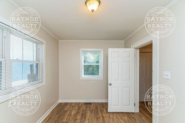 Building Photo - 117 S Briggs Ave