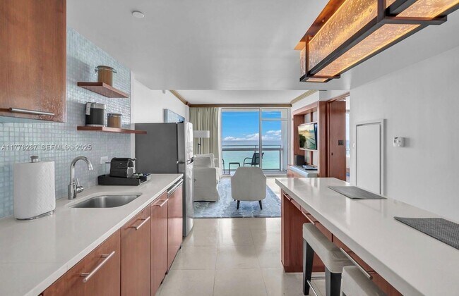 Building Photo - 6801 Collins Ave