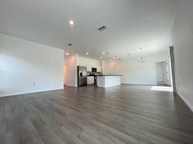 Building Photo - 407 Treemont Ave