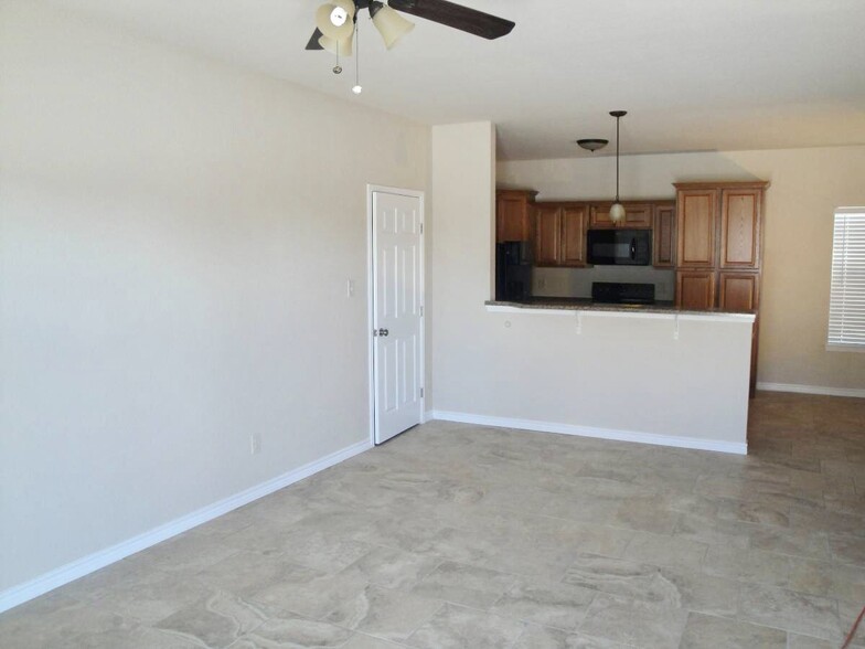 View from front door, living room - 1305 Kings Way