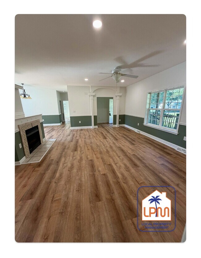 Building Photo - Spacious 3-Bed Retreat with Granite Kitchen & Cozy Fireplace