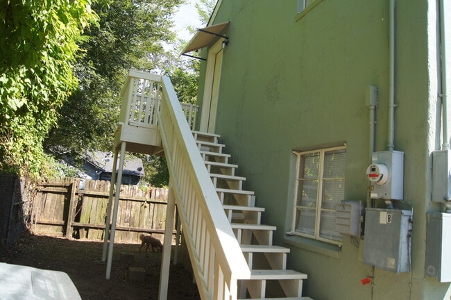 Building Photo - 2129 Ford St