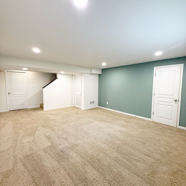 Building Photo - 569 Parkgate Dr