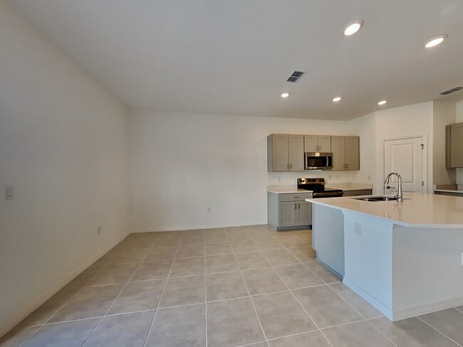 Building Photo - 215 Riverfront Wy