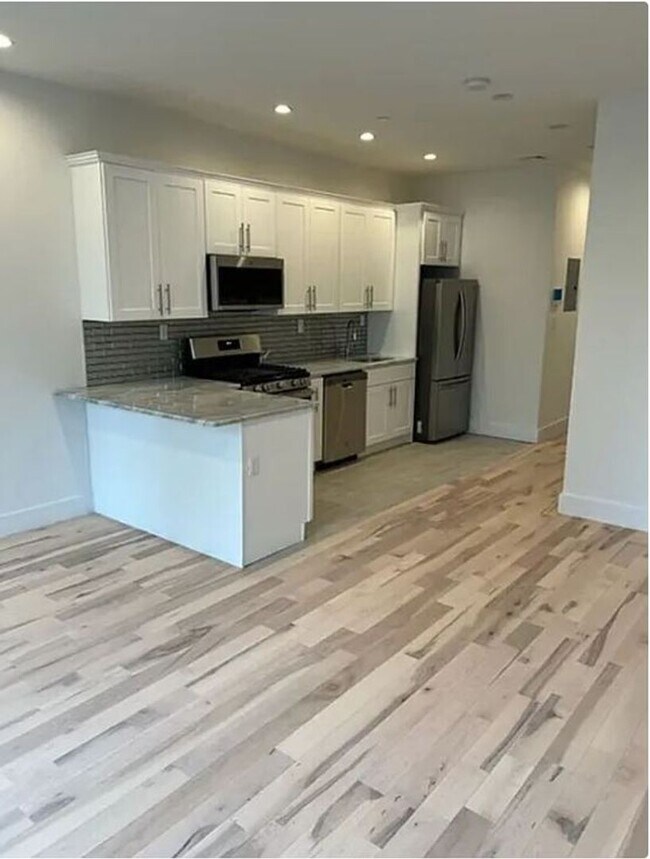 Building Photo - 420 W 150th St