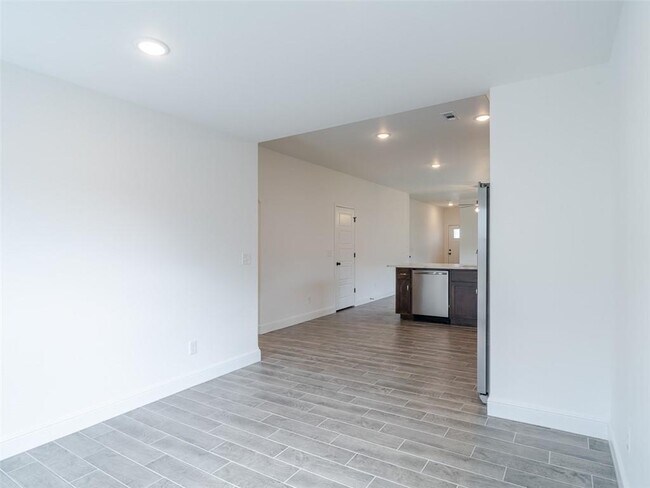 Building Photo - 2091 Bluestem Dr