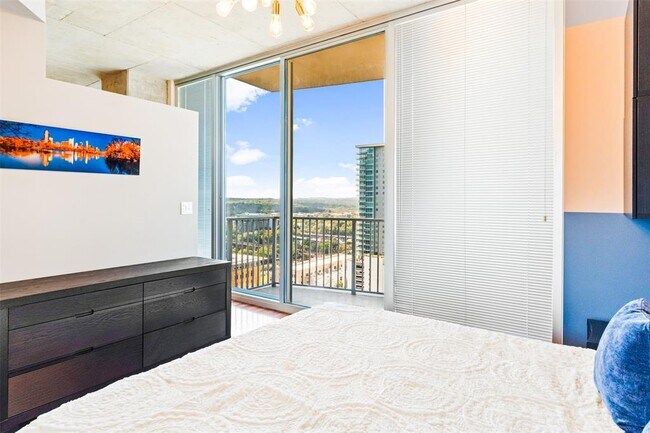 Building Photo - 360 Nueces St