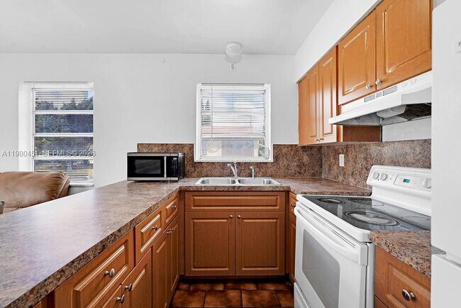 Building Photo - 2419 Pierce St