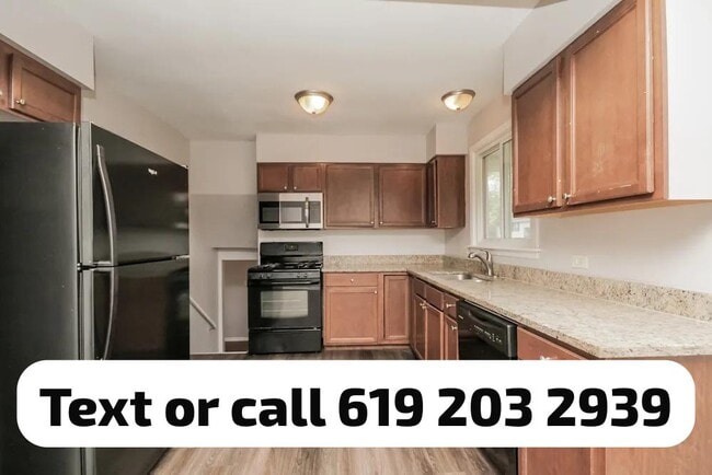 Building Photo - 3508 Maple Ln