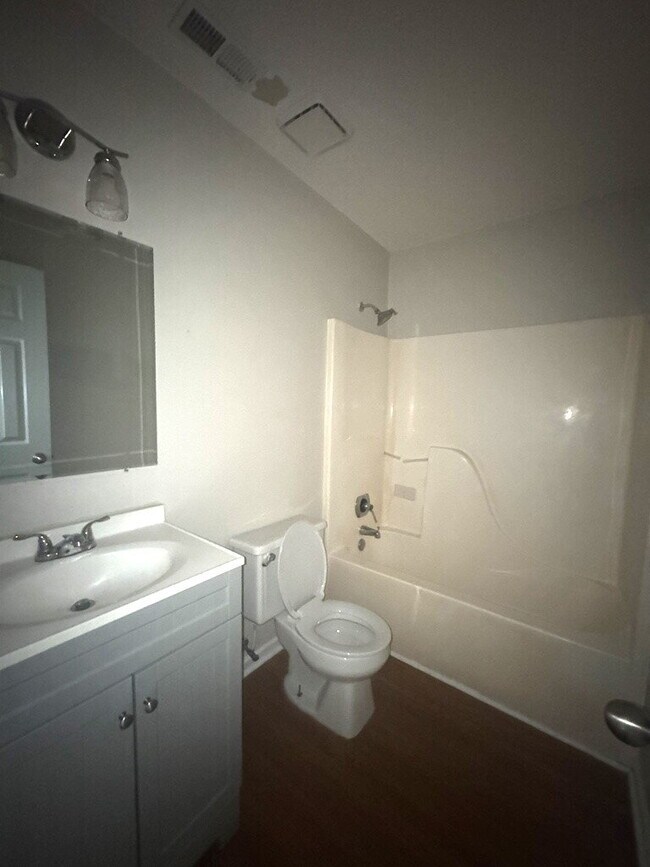 Building Photo - 106 Glenside Ct