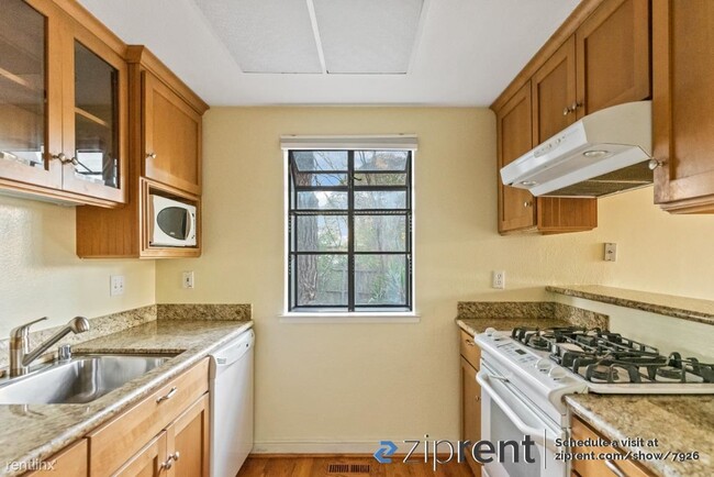 Building Photo - 2 br, 1.5 bath Condo - 824 Cedar St, Redwo...