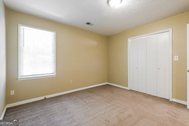 Building Photo - 2432 Hillboro Cir S W