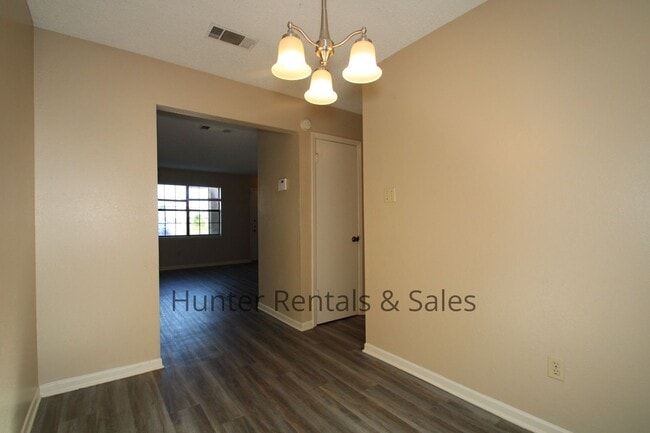Building Photo - Two-Story Living!