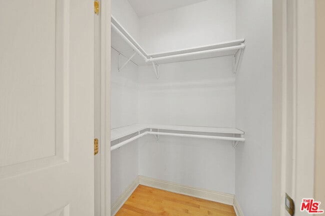 Building Photo - 248 S Swall Dr