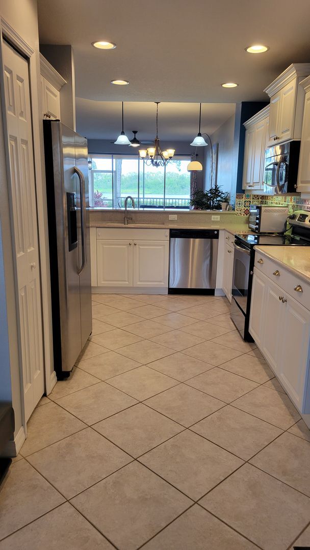 Building Photo - ANNUAL UNFURNISHED 2 bed 2 bath ground flo...
