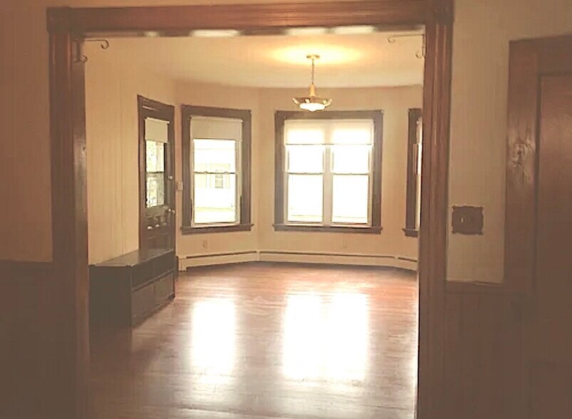 Building Photo - 214 Beech St