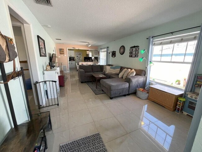 Building Photo - 1006 22nd St