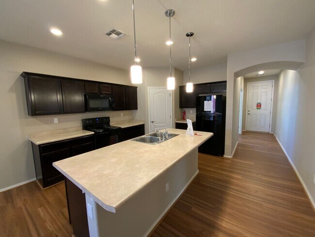 Building Photo - 3 Bedroom Single Story Home in Loma Colora...