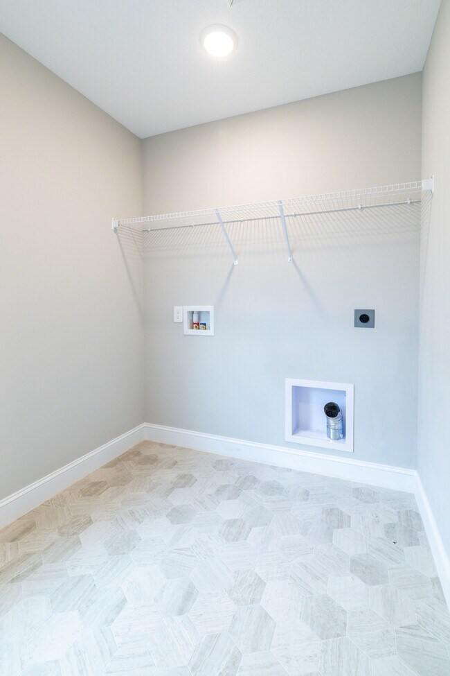 Building Photo - 7703 Honey Oaks Rd