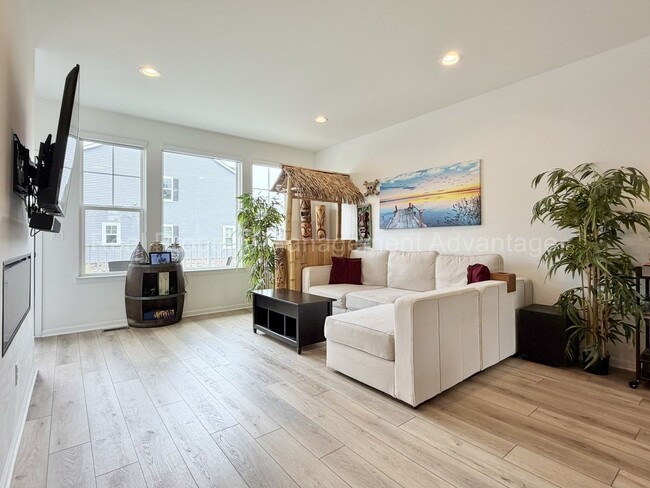 Building Photo - Modern 2020 Built Townhome Just Steps from Downtown Ferndale!