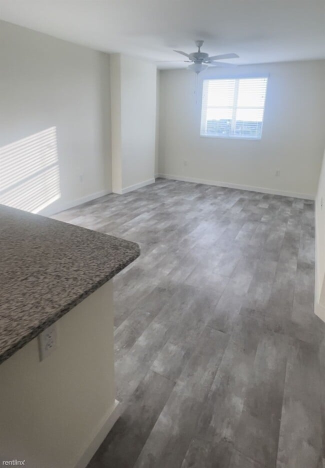 Building Photo - 1 br, 1 bath Condo - 70 NW 107th Ave NUEVO...