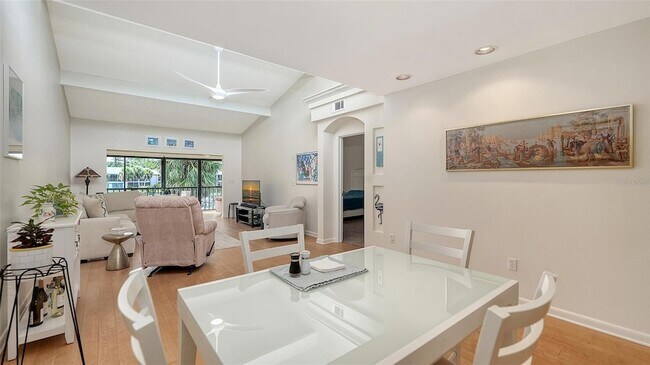 Building Photo - 1611 Clower Creek Dr