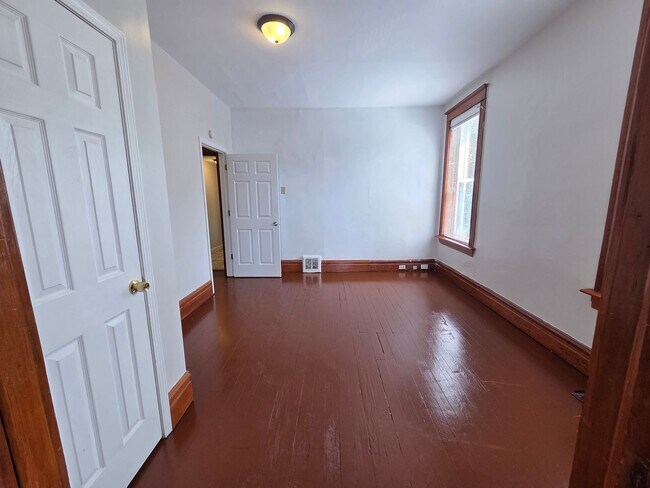 Building Photo - 3131 Keokuk St
