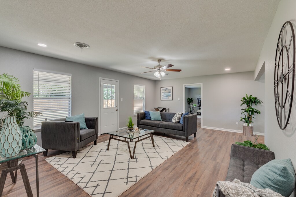 Family Room - 208 W. Fourth St.