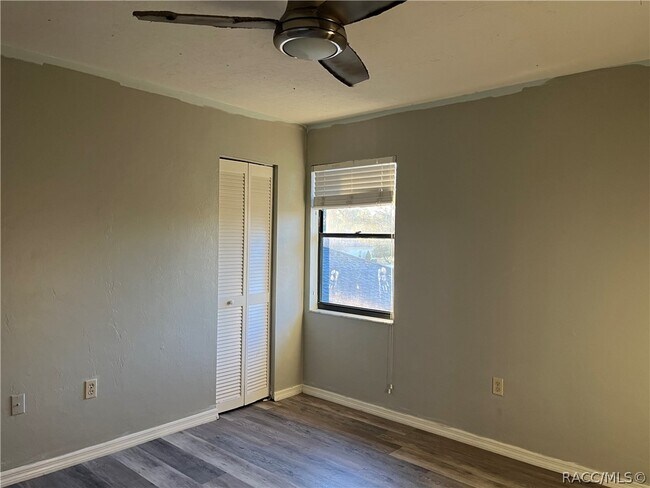 Building Photo - 715 E Hartford St