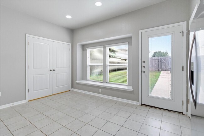 Building Photo - 718 Stampede Rd