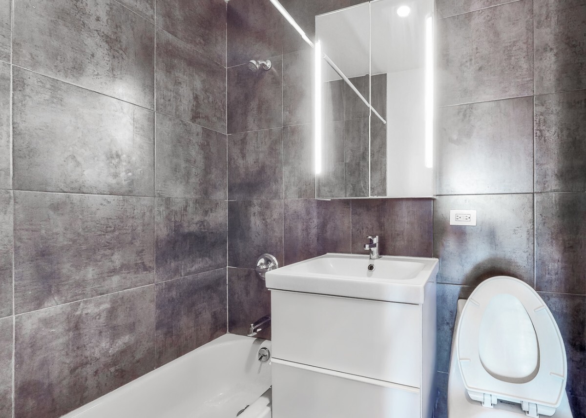 Building Photo - Lincoln Road