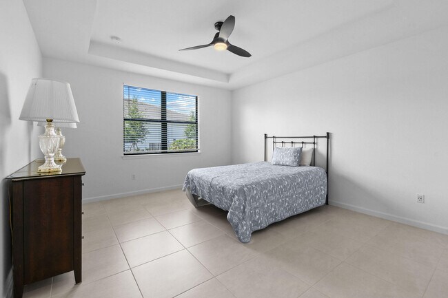 Building Photo - 758 SE Courances Dr