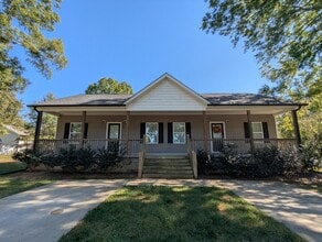 Building Photo - 555 Park Cir