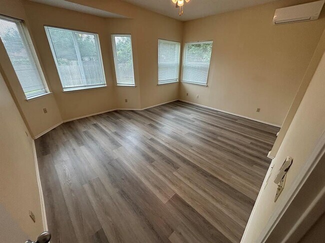 Building Photo - 10911 Grassmere Ct