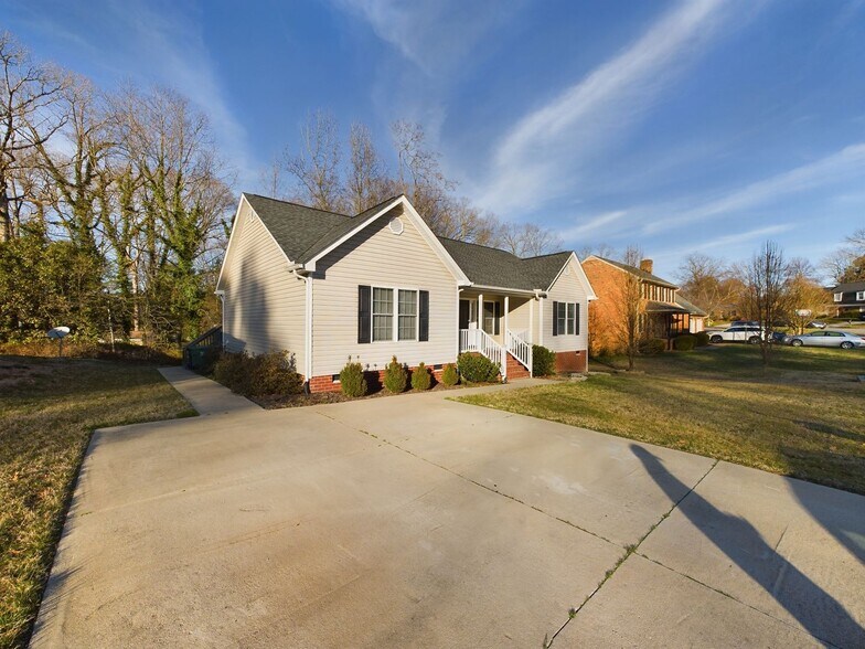 Building Photo - 3706 Perthshire Ln
